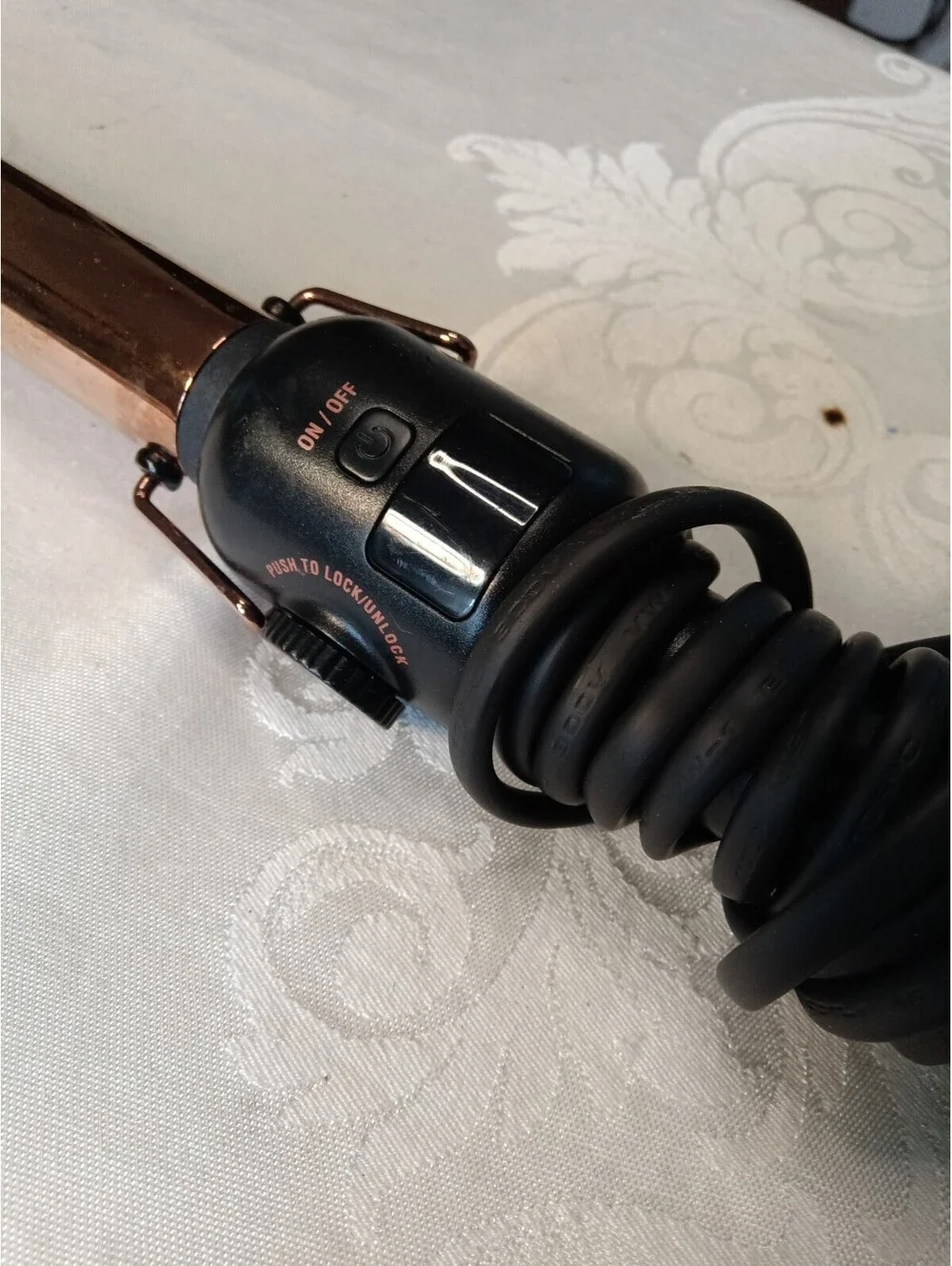 Hot Tools Pro Artist Curling Iron features a rose gold styling surface designed